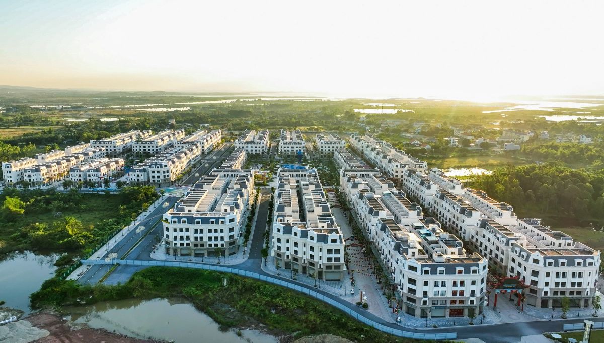 “Bắt sóng” du lịch thăng hoa, nhà đầu tư tìm về đô thị trung tâm Móng Cái- Ảnh 1.