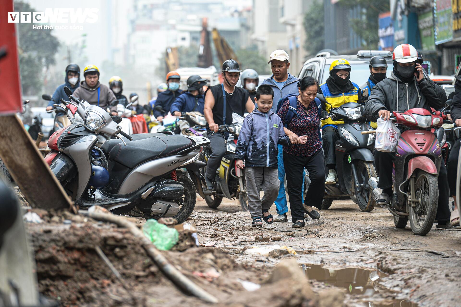 duong-400-ty-thanh-kenh-bun-dan-bac-cau-tam-vao-nha-giap-tet-5-12083375-1770917673121-1770917673244606984662