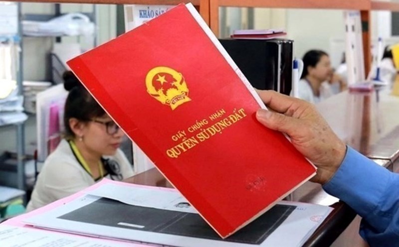 sd-17707336013771465453992-1770784951077-1770784951548742700421 Kiến nghị ghi nợ tiền sử dụng đất trên sổ đỏ với hộ gia đình, cá nhân khó khăn, Bộ Tài chính nói gì? - Ảnh 1.