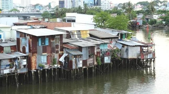 Tin mới về di dời nhà ở trên và ven sông, kênh rạch TPHCM- Ảnh 1. Tin mới về di dời nhà ở trên và ven sông, kênh rạch TPHCM- Ảnh 1.