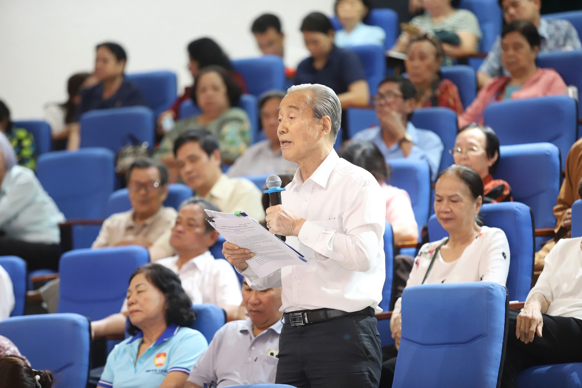 cu-tri-3-1772426274194227709191-1772431393979-1772431394168426735533 Gặp Bí thư Thành ủy TPHCM, cử tri khen vụ công viên Lý Thái Tổ, đất "vàng" bỏ trống thành công viên - Ảnh 7.