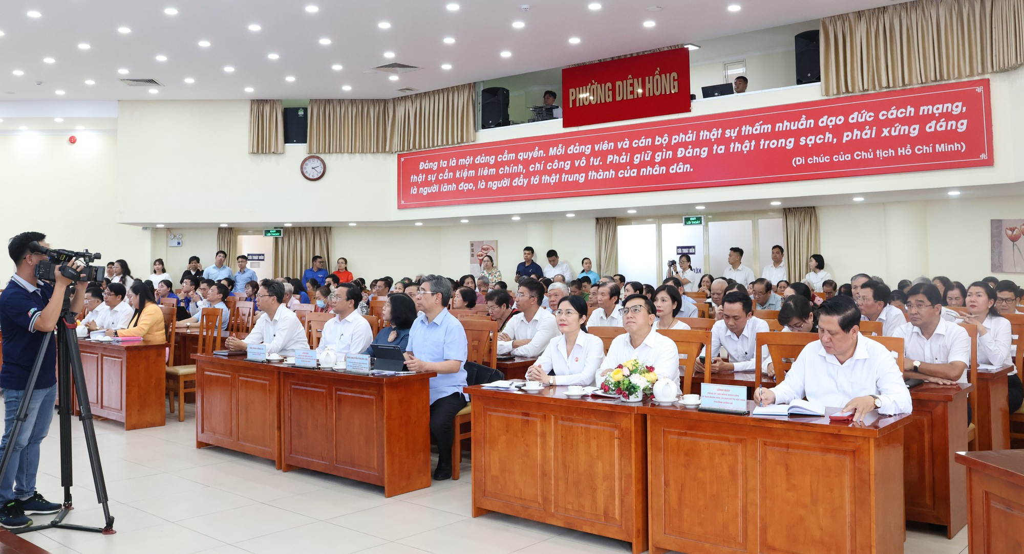 img3516-17724477675291599554706-1772455766686-17724557669871297286670 Bí thư Thành ủy TPHCM hứa với cử tri: Metro số 2 sẽ nhanh hơn Metro số 1 - Ảnh 6.