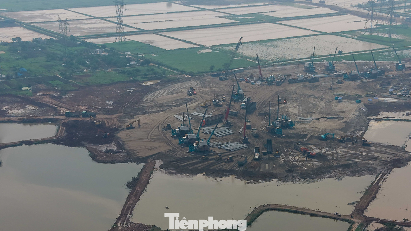 Bay trên công trường sân vận động Trống Đồng - Ảnh 7.